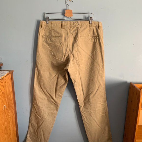 Gap Straight Fit Khakis (34x34) - Picture 2 of 3